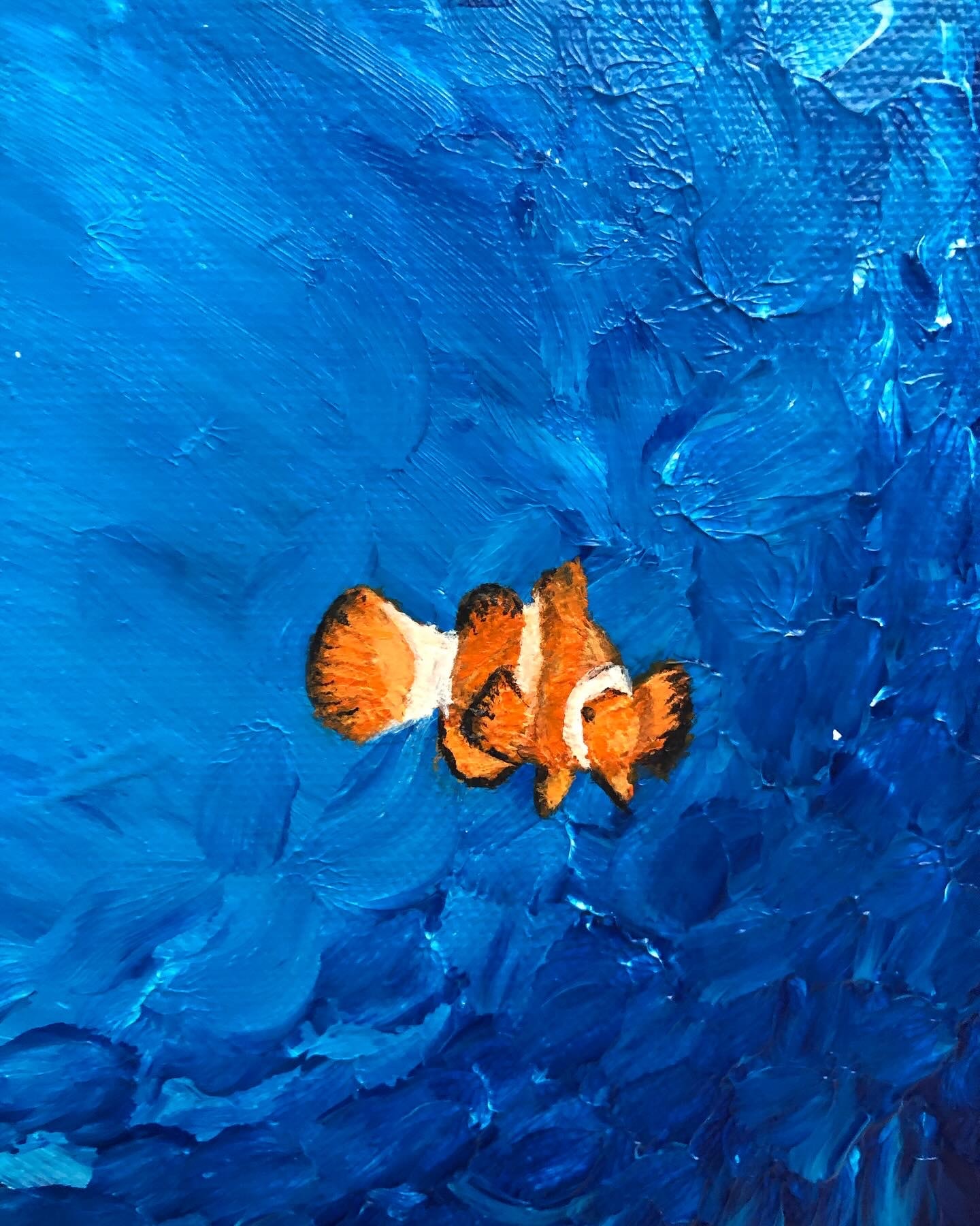 Nærbillede af Just Keep Swimming
